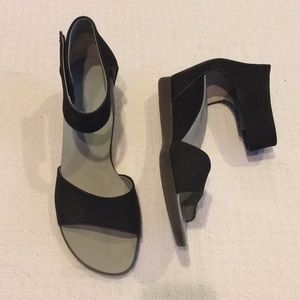 Paul Green Black Leather Wedge Sandals Size 9.5